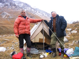 04-	Ганялин Владимир и Халтурин Борис во время восхождения на 20 лет КазГМИ в 2004 году