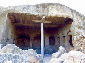 Остатки древнего храма в Уплисцихе
